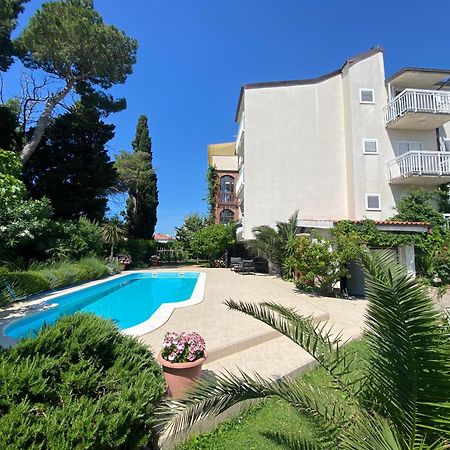 Villa Flora Kaštela Kültér fotó